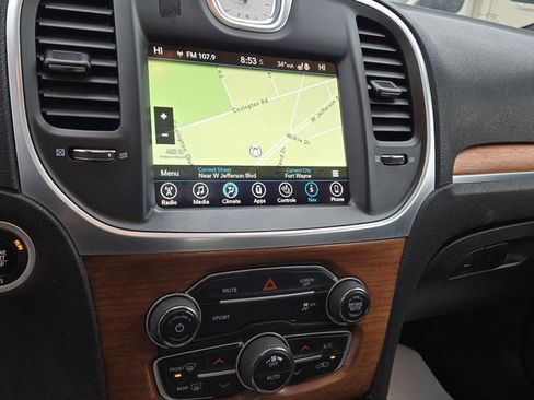 Used 2017 Chrysler 300 C Platinum image 11