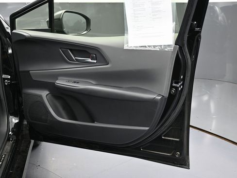Used 2024 Toyota Prius XLE FWD image 36