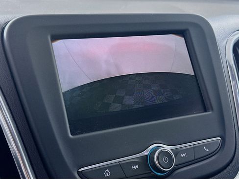 Used 2020 Chevrolet Equinox LS image 19