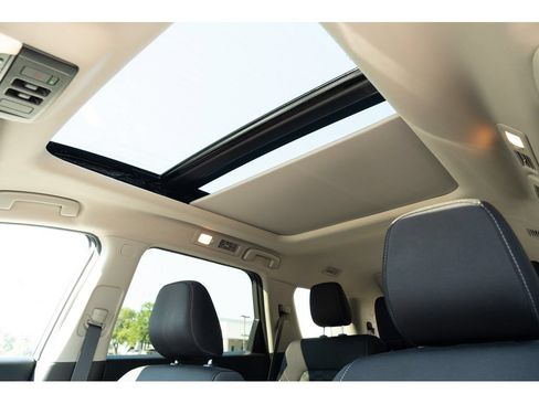 Used 2024 Nissan Pathfinder SV w/ SV Premium Package FWD image 16