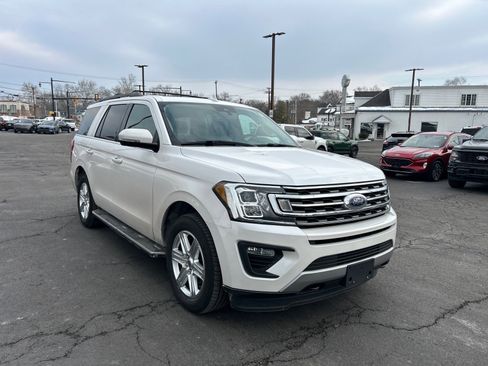 Used 2018 Ford Expedition XLT w/ Equipment Group 202A image 3