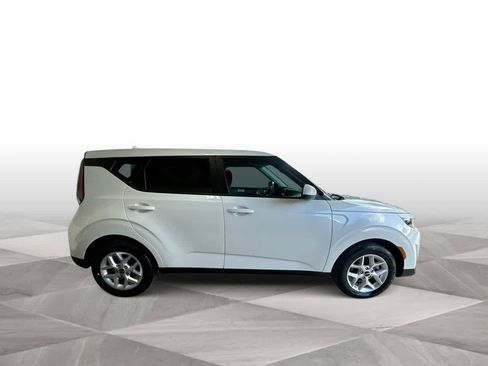 Used 2025 Kia Soul LX w/ LX Technology Package FWD image 9