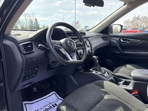 Used 2020 Nissan Rogue SV image 9