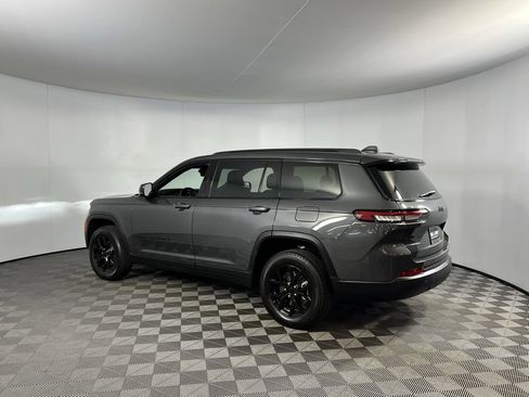 Certified 2025 Jeep Grand Cherokee L Altitude image 9