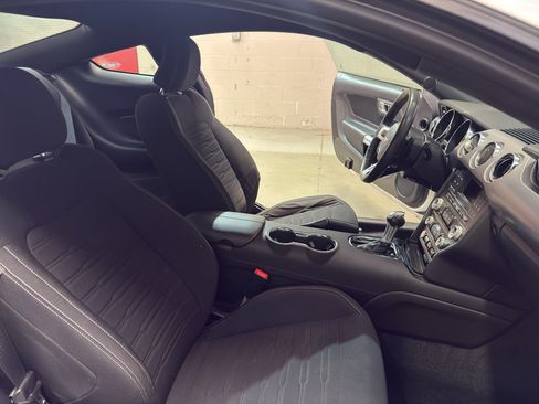 Used 2017 Ford Mustang Coupe RWD image 22