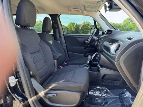 Used 2020 Jeep Renegade Latitude w/ Cold Weather Group FWD image 21