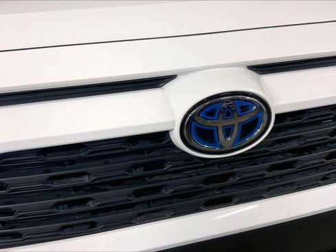 Used 2019 Toyota RAV4 LE w/ Carpet Mat Package image 28