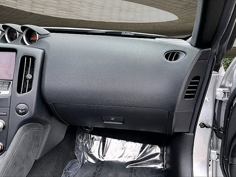 Used 2017 Nissan 370Z Touring image 16