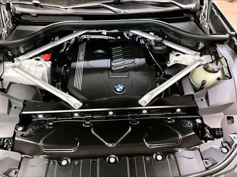 Used 2023 BMW X5 xDrive40i w/ Parking Assistance Package AWD/4WD image 13