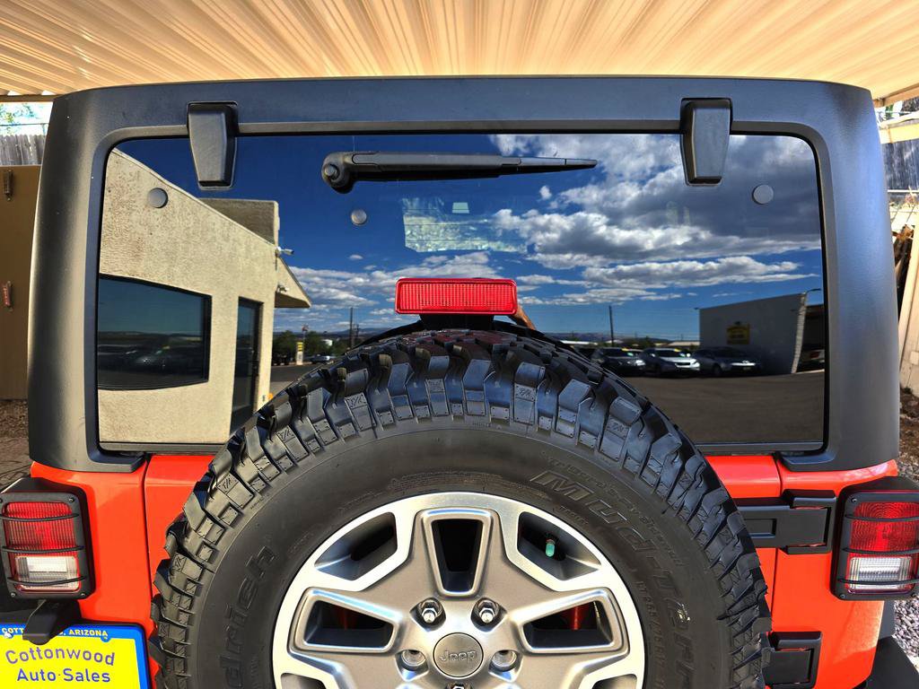 Used 2015 Jeep Wrangler Unlimited Rubicon w/ Connectivity Group AWD/4WD image 32
