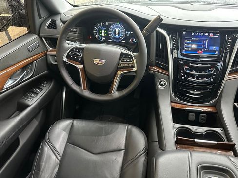 Used 2020 Cadillac Escalade Premium Luxury image 19