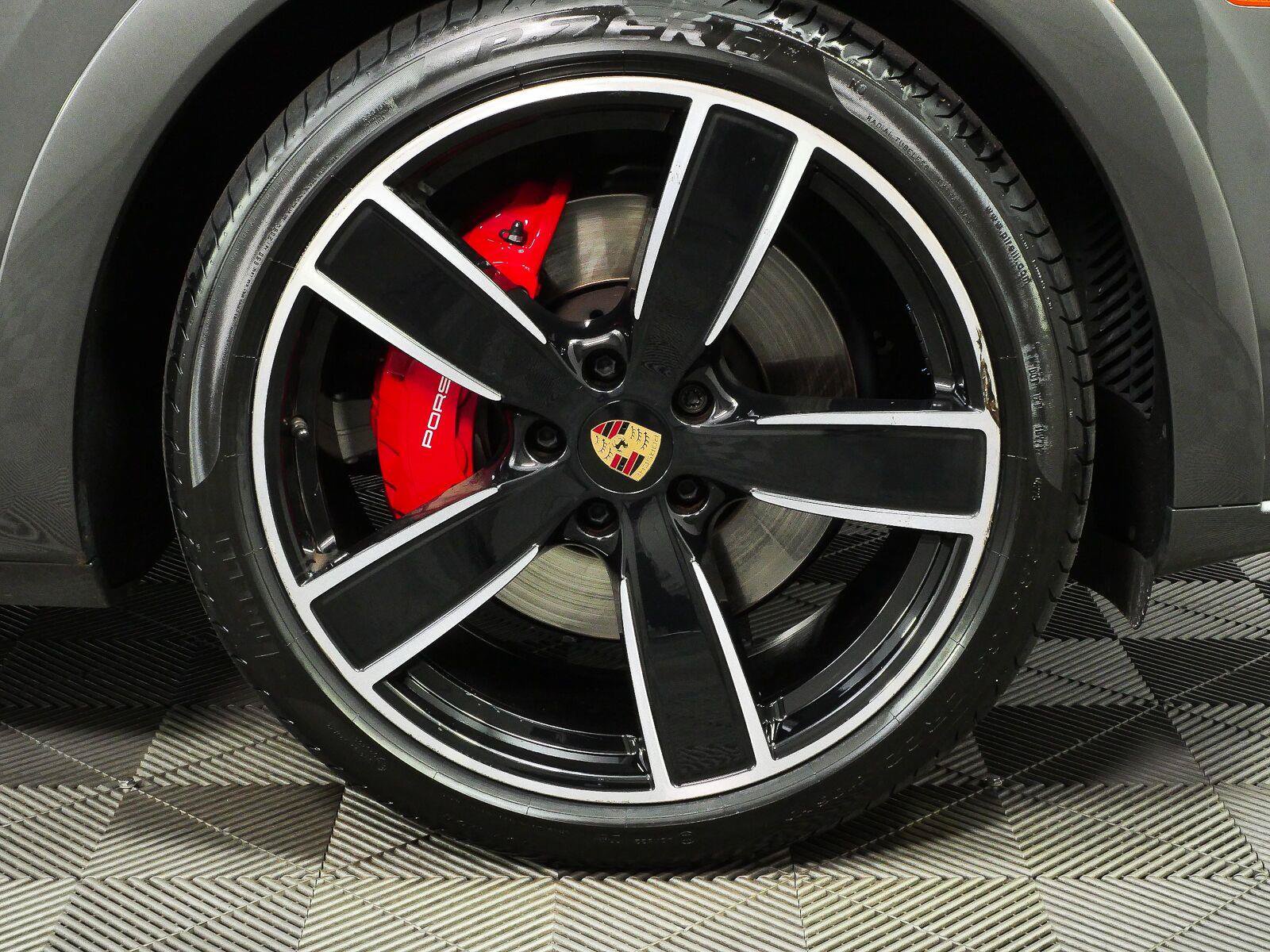 Certified 2023 Porsche Cayenne GTS AWD/4WD image 37