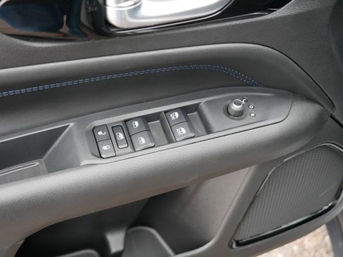 Used 2025 Jeep Compass Latitude w/ Altitude Special Edition image 15