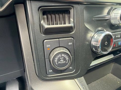 Used 2025 Ford F150 Lariat AWD/4WD image 17
