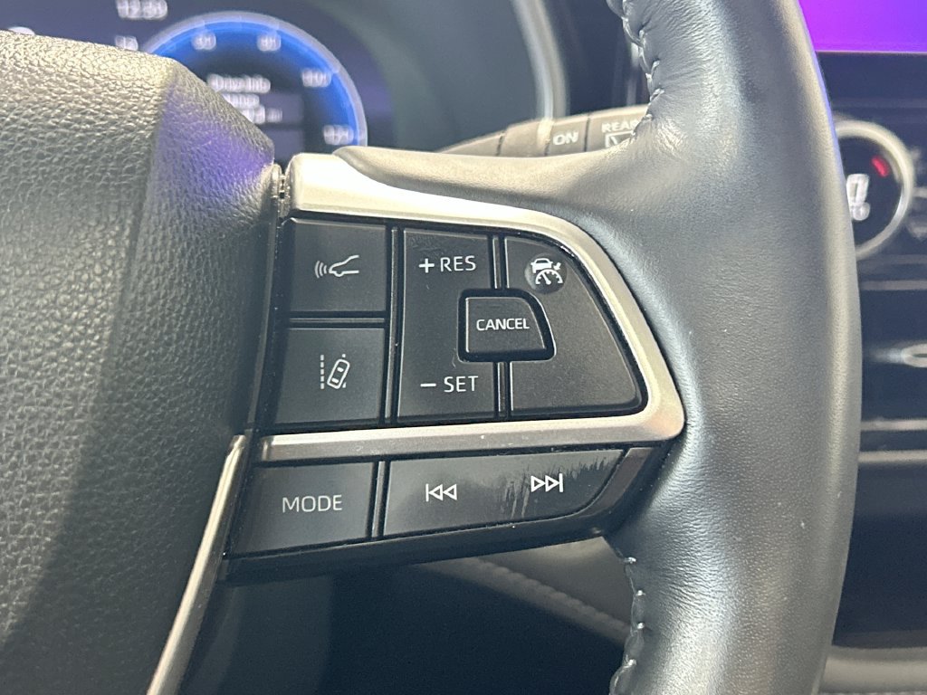 Used 2023 Toyota Highlander Limited FWD image 14