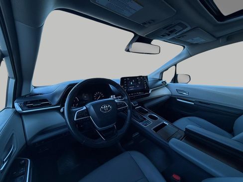 Used 2024 Toyota Sienna XLE image 24