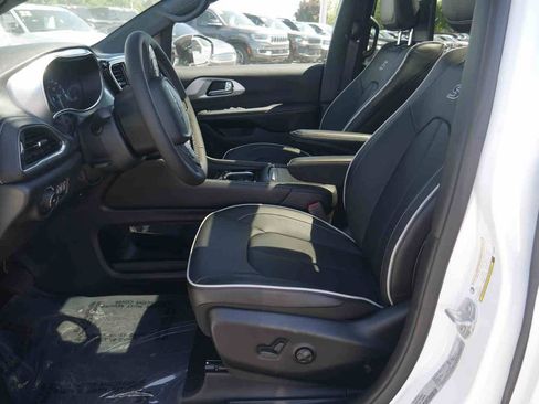 New 2026 Chrysler Pacifica Limited AWD/4WD image 24