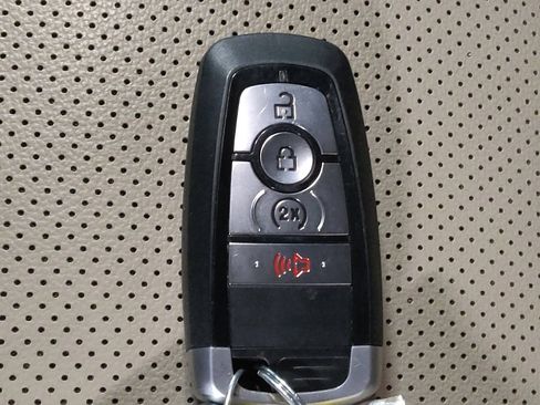 Used 2020 Ford Escape SE Sport image 32