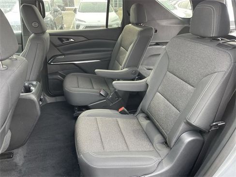 Used 2025 Chevrolet Traverse LT image 21