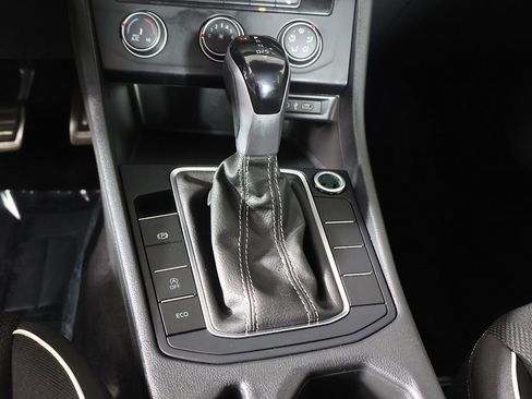 Used 2024 Volkswagen Jetta Sport image 40