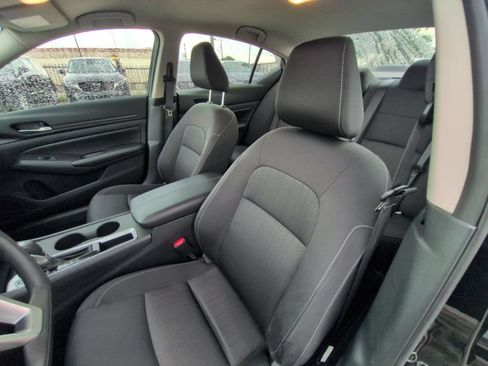 Used 2025 Nissan Altima 2.5 SV FWD image 24