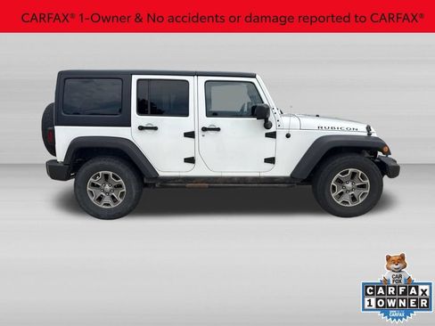 Used 2015 Jeep Wrangler Unlimited Rubicon w/ Connectivity Group AWD/4WD image 2