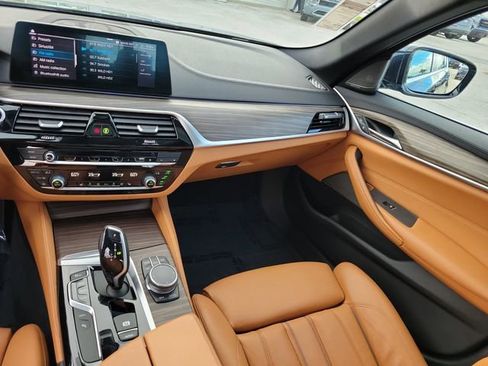 Used 2020 BMW 530e xDrive 530e xDrive iPerformance w/ Premium Package image 16