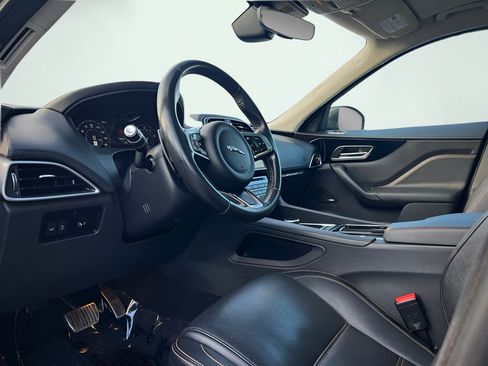 Used 2019 Jaguar F-PACE Prestige AWD/4WD image 2