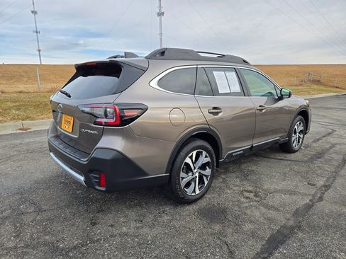 Used 2022 Subaru Outback Limited image 3