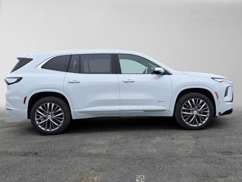 Used 2026 Buick Enclave Avenir w/ Super Cruise Package AWD/4WD image 2