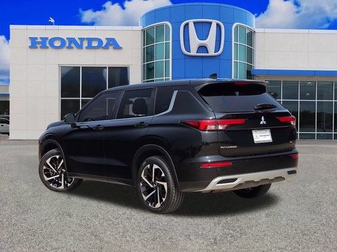 Used 2023 Mitsubishi Outlander SE FWD image 5