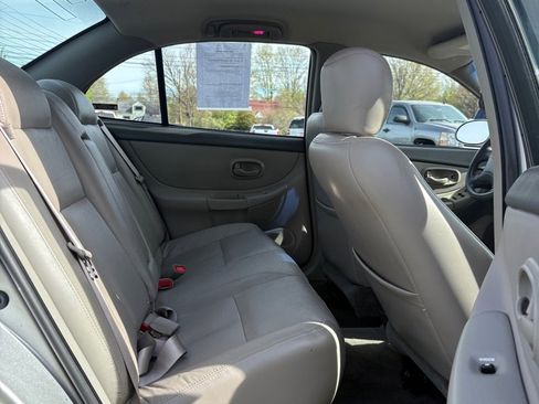 Used 2002 Oldsmobile Intrigue GL w/ Premium Leather Pkg FWD image 12