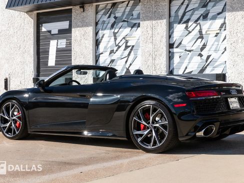 Used 2021 Audi R8 V10 w/ Premium Package image 11