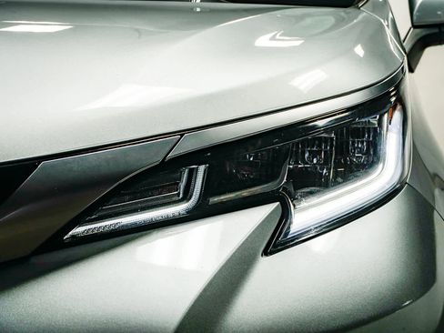 Used 2021 Toyota Sienna Limited image 8