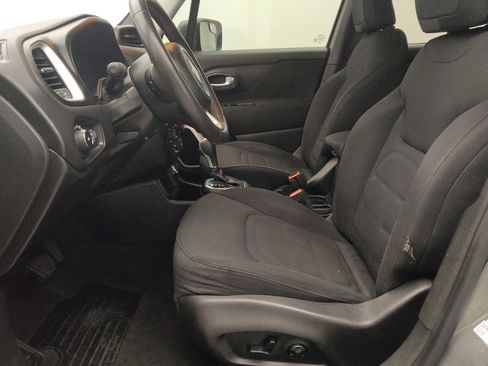 Used 2020 Jeep Renegade Latitude w/ Popular Equipment Group FWD image 17