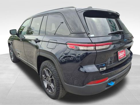 Used 2024 Jeep Grand Cherokee Trailhawk w/ Advanced Protech Group II AWD/4WD image 4