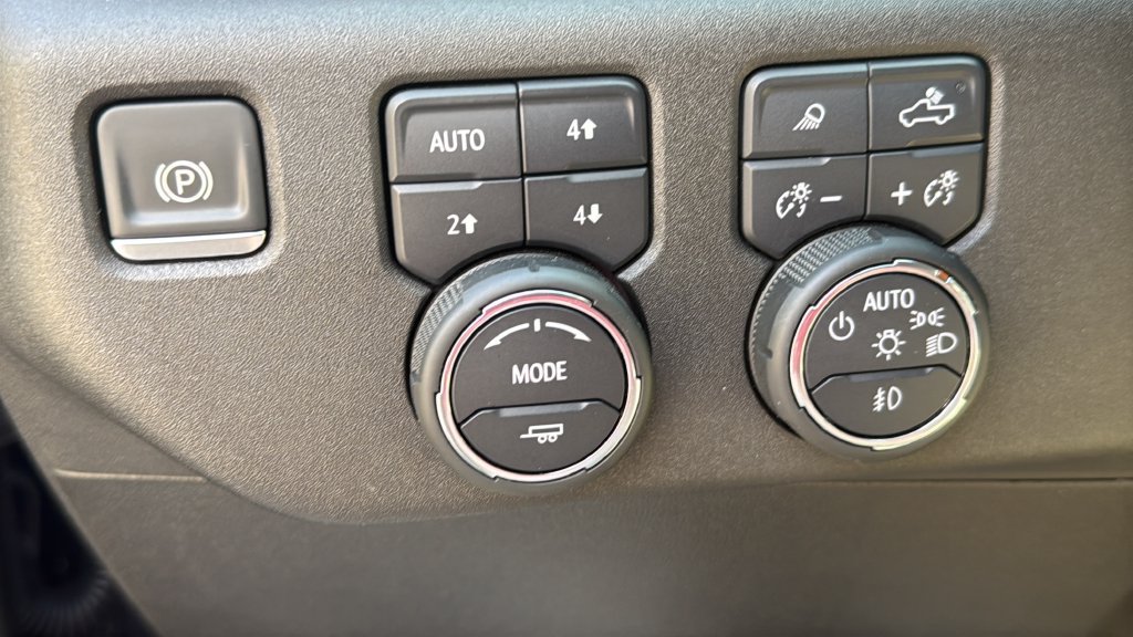 Used 2024 Chevrolet Silverado 1500 RST AWD/4WD image 18