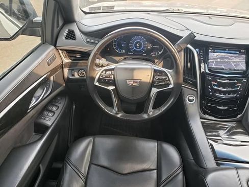Used 2018 Cadillac Escalade Platinum AWD/4WD image 18