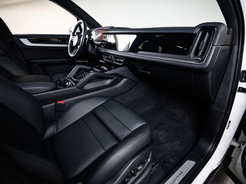Certified 2026 Porsche Cayenne AWD/4WD image 28
