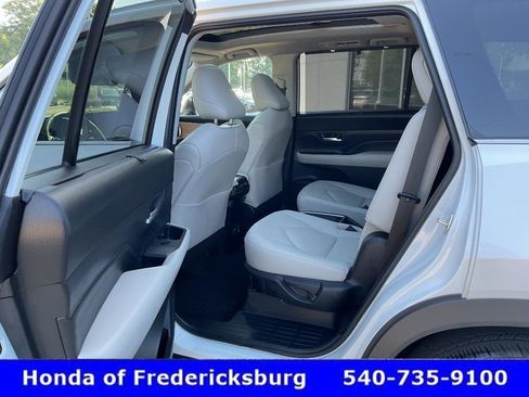 Used 2025 Toyota Grand Highlander AWD image 27