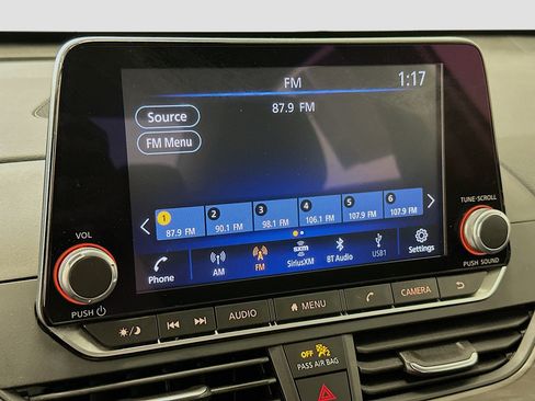 Used 2025 Nissan Altima 2.5 SV FWD image 21