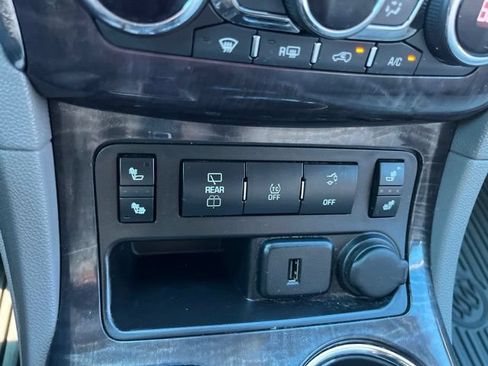 Used 2017 Buick Enclave Leather FWD image 17