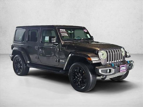 Used 2022 Jeep Wrangler Unlimited Sahara w/ Cold Weather Group AWD/4WD image 3