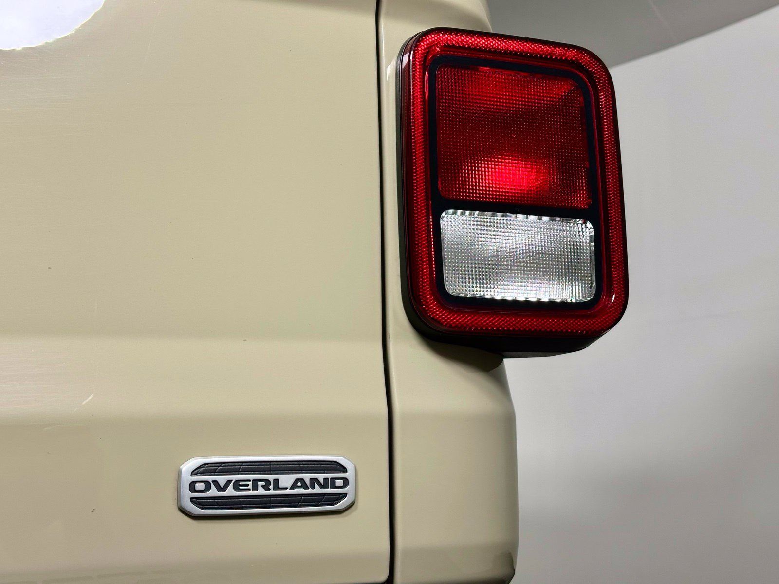 Used 2022 Jeep Gladiator Overland w/ Popular Equipment Package AWD/4WD image 10