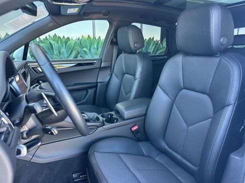 Used 2023 Porsche Macan AWD/4WD image 5
