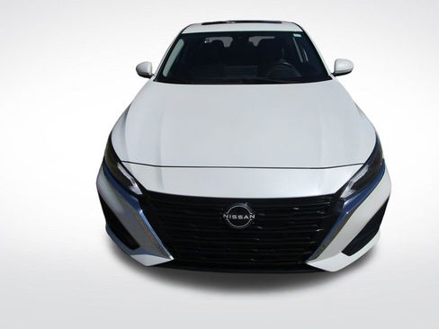 Used 2023 Nissan Altima 2.5 SV w/ SV Premium Package image 4