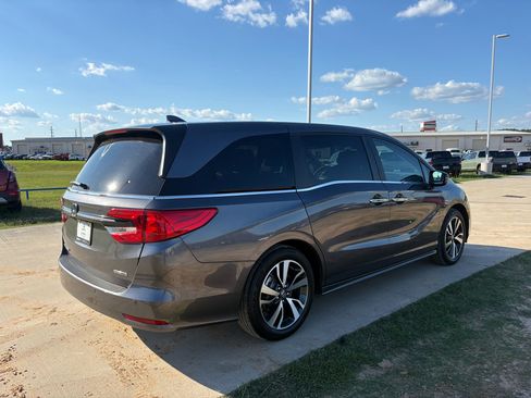 Certified 2024 Honda Odyssey Touring image 8