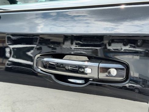 Used 2025 Chevrolet Suburban LT AWD/4WD image 6