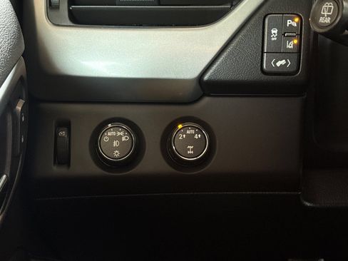 Used 2015 Chevrolet Tahoe LTZ AWD/4WD image 39