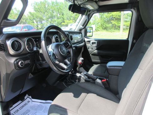 Used 2018 Jeep Wrangler Unlimited Sahara AWD/4WD image 10